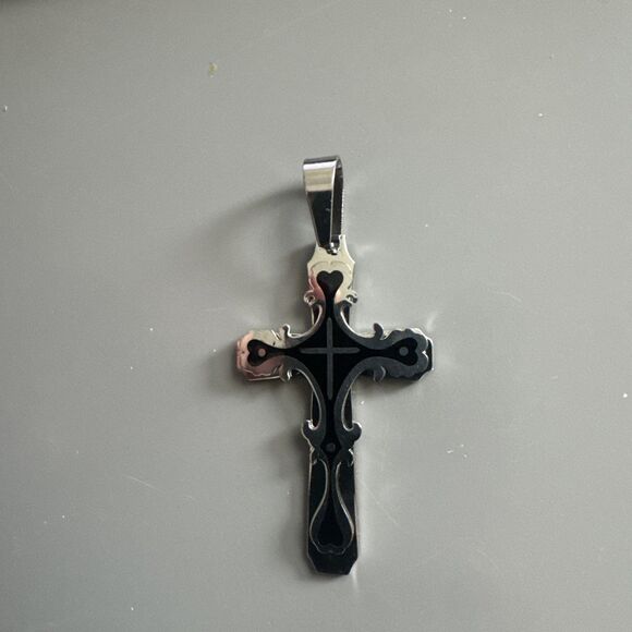 Vintage Silver / Black Tone Graphic Design Cross Pendant 24 Inch Chain Necklace - Picture 3 of 7